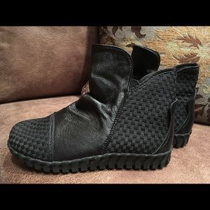 Bernie Mev black flat bootie new never worn sz 37